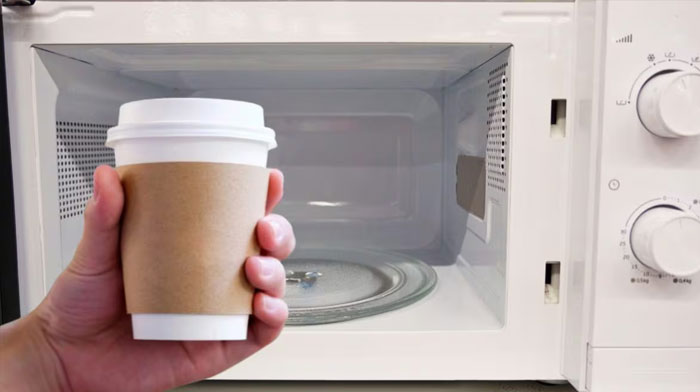 نکات مهم درباره گرم کردن مایعات در لیوان های کاغذی