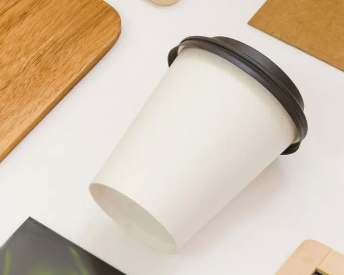 کدام یک از لیوان ها اسیب کمتری به محیط زیست می زنند؟