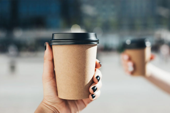  استفاده از لیوان‌های اختصاصی در کافه‌ها و رستوران‌ها